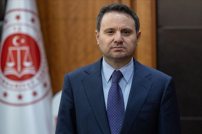 Bakan Gürlek'ten toplu taşıma aracında yolcuyu tehdit eden kadın hakkındaki soruşturmaya ilişkin açıklama