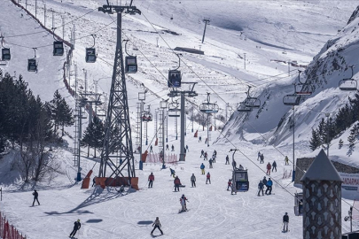 Kayak merkezlerinde en fazla kar kalınlığı 216 santimetreyle Palandöken'de ölçüldü