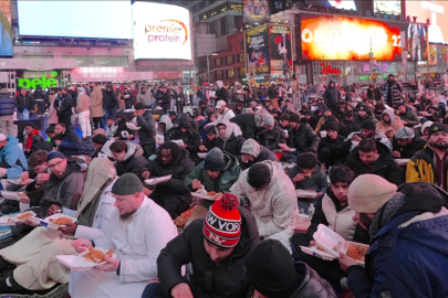 New York'un ünlü Times Meydanı'nda iftar programı düzenlendi