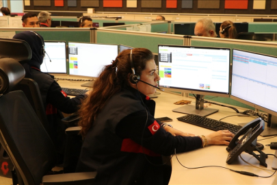 Rüya tabiri isteyen de takma dişi kaybolan da 112'yi aradı