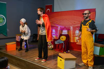 'Kralın kayıp şapkası'nı çocuklar buldu