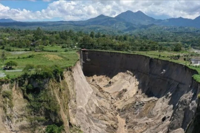 Endonezya'daki dev çukurun genişliği 30 bin metrekareyi aştı