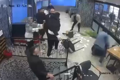 Kafede çıkan kavgada ortalık savaş alanına döndü