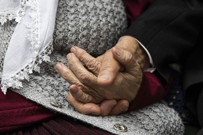 Türkiye'de geçen yıl 9 bini aşkın kişi "ikinci baharında" evliliğe adım attı