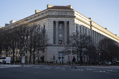 ABD Adalet Bakanl��ğı, Epstein dosyasındaki belgelerin uygunsuzca gizlenip gizlenmediğini inceliyor