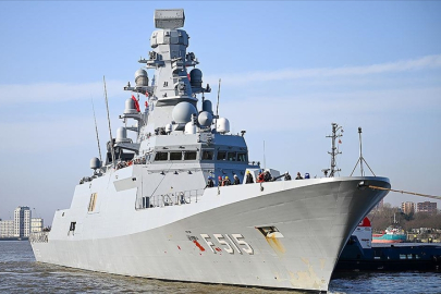 TCG Anadolu'nun Rotterdam Limanı'nda gördüğü ilgi Hollanda basınına yansıdı