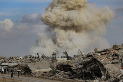 İsrail ordusu Gazze Şeridi'nin çeşitli bölgelerini bombaladı, binaları patlayıcılarla yıktı