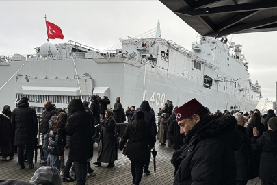 Avrupa'daki Türkler Rotterdam Limanı'na demirleyen TCG Anadolu'ya büyük ilgi gösterdi