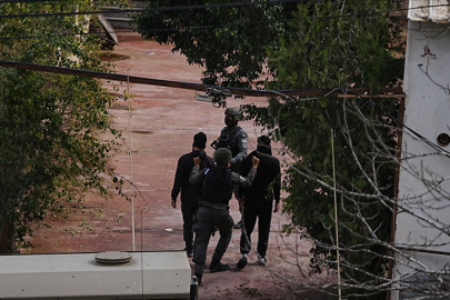 İsrail ordusu, Batı Şeria'da düzenlediği baskınlarda biri kadın 24 Filistinliyi gözaltına aldı