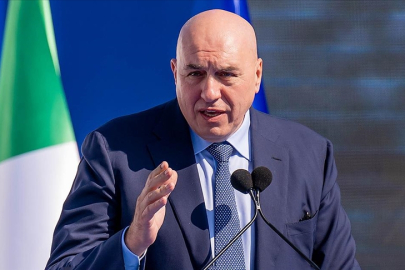 Dubai'de mahsur kalan İtalya Savunma Bakanı Crosetto ülkesine döndü