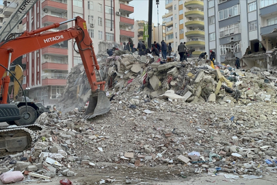 Adana'da depremde 10 kişinin öldüğü Belük Apartmanı ruhsatsız inşa edilmiş