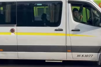 Bursa'da yolun ortasına bırakılan cip herkesi şaşırttı