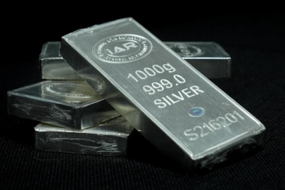 Rekor kıran gümüş fiyatları güneş enerjisinde bakıra geçiş tartışmasını yeniden alevlendirdi