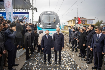 Bakanlar Uraloğlu ve Gürlek, Sakarya'da milli hızlı treninin yol testleri törenine katıldı