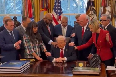 Hristiyan din adamları Beyaz Saray'da ABD Başkanı Trump için dua etti