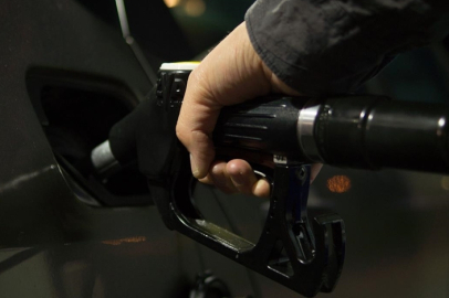 Çin'de akaryakıt fiyatlarına ton başına yaklaşık 100 dolar zam yapıldı