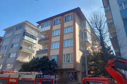 Bursa’da apartman çatısında yangın paniği