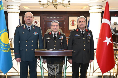 Genelkurmay Başkanı Orgeneral Bayraktaroğlu, Kazakistan Kara Kuvvetleri Komutanı Tuğgeneral Kuchekbayev'i kabul etti