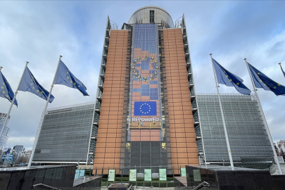 AB'den Rusya'nın Venedik Bienali'ne katılması halinde buraya sağladığı hibeyi geri çekme tehdidi