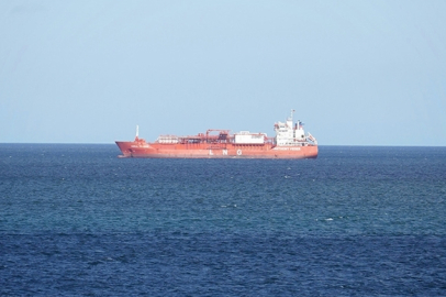 IEA: Hürmüz Boğazı'ndaki aksama martta günlük 9,9 milyon varil petrol üretimini askıya alacak