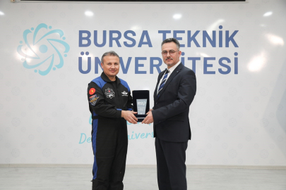 Türkiye'nin ilk astronotu Alper Gezeravcı BTÜ öğrencileriyle buluştu