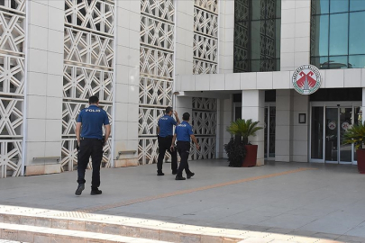 Döşemealtı Belediyesine yönelik soruşturmada gözaltına alınan 19 kişi adliyeye sevk edildi