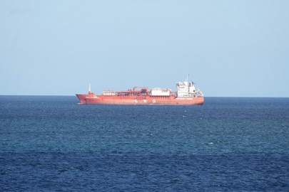 Hürmüz Boğazı'nda ticaretin durması dünyada mücbir sebep ilanlarında "domino etkisi" yarattı