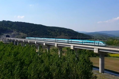 Bakan Uraloğlu, bugüne kadar yaklaşık 110 milyon yolcunun YHT ile seyahat ettiğini bildirdi