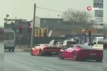 Bursa'da iki lüks otomobil trafik kurallarını hiçe saydı
