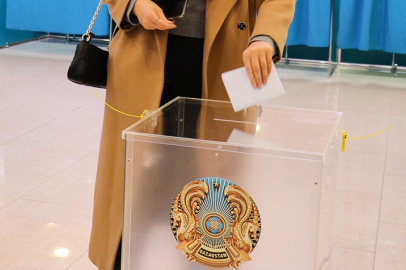 Kazakistan, yeni anayasa için sandık başında