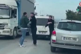 Bursa'da trafikte kavga! Sürücüler birbirine girdi