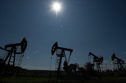 Petrol fiyatında 100 dolar seviyesi dünya ekonomisinde 500 milyar dolarlık şok yaratabilir