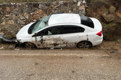 Bursa’da talihsiz kaza: İstinat duvarına saplandı