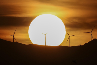 Dünyada 2025'te devreye giren güneş ve rüzgar enerjisi kapasitesi rekor kırdı