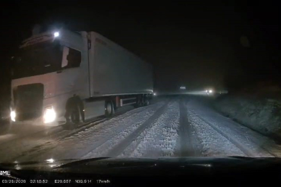 İnegöl karayolunda etkili olan kar yağışı sürücülere zor anlar yaşattı