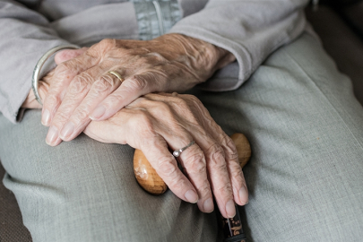 Türkiye'de yaklaşık 1,8 milyon yaşlı tek başına yaşıyor