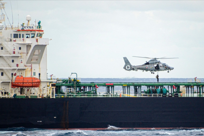 Fransız Donanması, Akdeniz'de Rus "gölge filosuna" ait olduğundan şüphelenilen gemiyi durdurdu