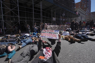 ABD'de, İsrail'e yapay zeka destekli gözetleme teknolojileri üreten Palantir'in merkezi önünde protesto