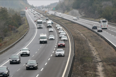 Bayram tatilinden dönenler Anadolu Otoyolu'nda akıcı yoğunluk oluşturuyor