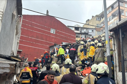 İstanbul Fatih'te 2 bina çöktü