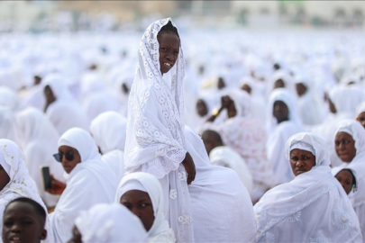 Senegal'de Ramazan Bayramı namazı "beyazlar içinde" kılındı