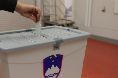 Slovenya'da halk, genel seçim için sandık başında