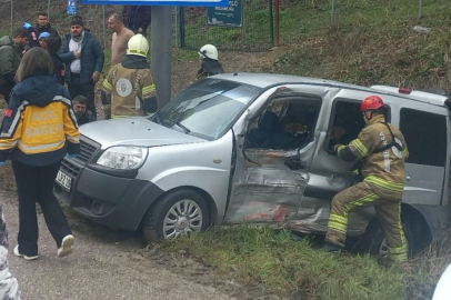 Bursa'da kamyonet ile hafif ticari araç çarpıştı: 4 yaralı