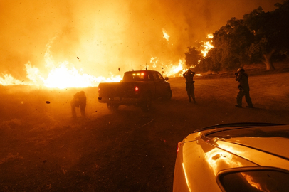 ABD'nin Nebraska eyaletinde yaklaşık 324 bin hektarlık alanı kül eden yangınlarla mücadele sürüyor