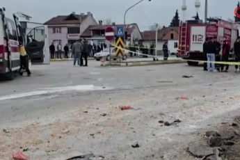 Freni patlayan tır dehşet saçtı: Öğrenci servisi dahil 7 araç birbirine girdi