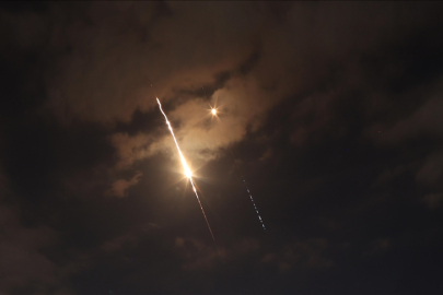 İran, Suudi Arabistan, BAE, Kuveyt ve Bahreyn'deki bazı noktaları füze ve İHA'larla hedef aldı