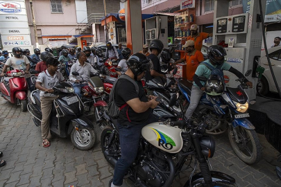 Hindistan, yeterli akaryakıt stoku bulunduğunu belirterek dezenformasyona karşı uyardı