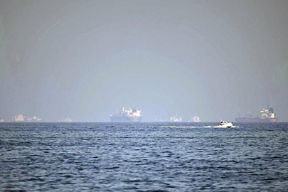 Hürmüz Boğazı çevresinde yaklaşık 1900 gemi mahsur durumda