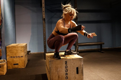 Dövüş sporlarının "madalya avcısı" Tebaa Onar, crossfit branşında da başarıya doymuyor