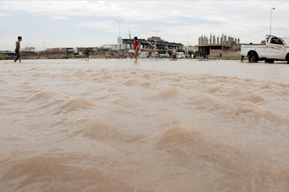 Yemen'de şiddetli yağışın neden olduğu sel felaketinde son 2 günde 8 kişi hayatını kaybetti